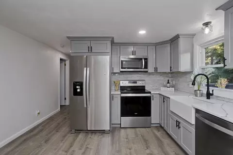Kitchen - 151 Fox Hill Rd, Springfield, MA 01118 photo 4 of 8