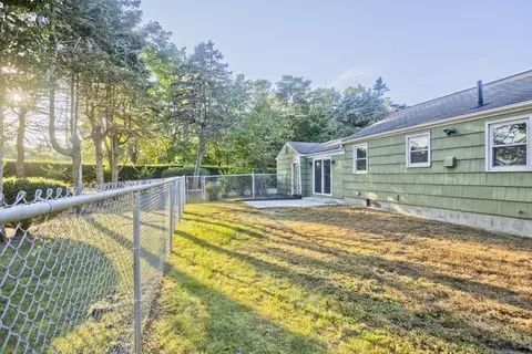 Exterior - 151 Fox Hill Rd, Springfield, MA 01118 photo 7 of 8