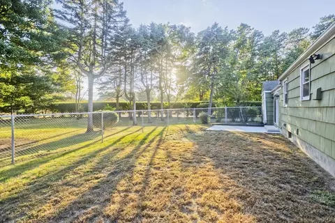 Exterior - 151 Fox Hill Rd, Springfield, MA 01118 photo 5 of 8