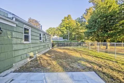 Exterior - 151 Fox Hill Rd, Springfield, MA 01118 photo 6 of 8