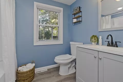 Bath - 151 Fox Hill Rd, Springfield, MA 01118 photo 1 of 7