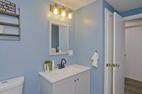 Bath - 151 Fox Hill Rd, Springfield, MA 01118 photo 5 of 7