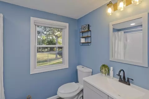 Bath - 151 Fox Hill Rd, Springfield, MA 01118 photo 2 of 7