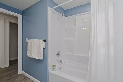 Bath - 151 Fox Hill Rd, Springfield, MA 01118 photo 4 of 7