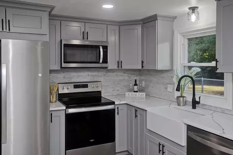 Kitchen - 151 Fox Hill Rd, Springfield, MA 01118 photo 3 of 8