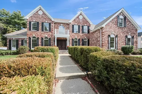 42 Hancock Rd, Franklin, MA 02038