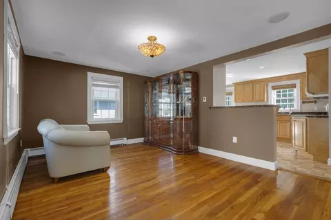 67 Spring St, Stoneham, MA 02180 photo 4