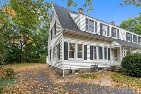 5 Nashoba Pl, Worcester, MA 01606