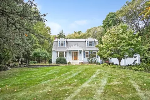 64 Ash St, Hopkinton, MA 01748