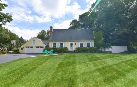 8 Denise Ln, North Attleboro, MA 02760