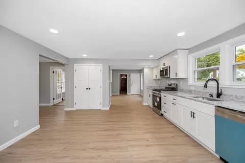 17 Gerrish Ave, Dracut, MA 01826 photo 5