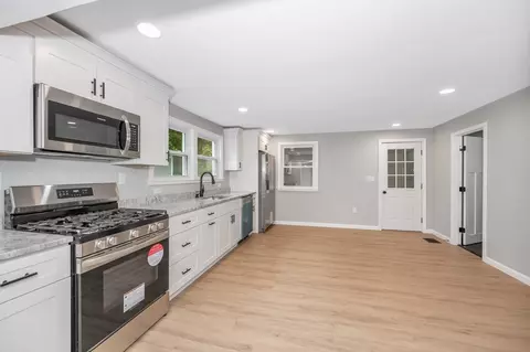 17 Gerrish Ave, Dracut, MA 01826 photo 8