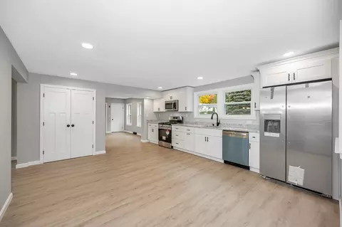 17 Gerrish Ave, Dracut, MA 01826 photo 4