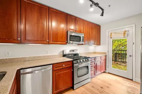 318 Rindge Ave #102, Cambridge, MA 02140