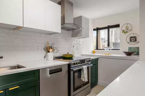 142 Commercial St #601, Boston, MA 02109