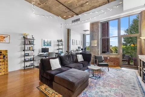 156 Porter St #211, Boston, MA 02128