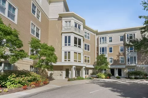 2 Saint Paul St #505, Brookline, MA 02446