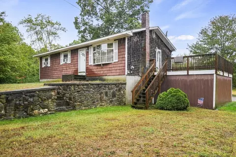122 Chestnut St, Rehoboth, MA 02769
