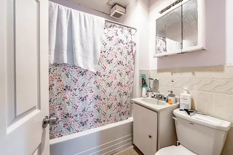 Bath - 17 George St, Springfield, MA 01105 photo 1 of 2