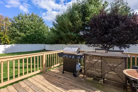 37 Pearson Dr, Springfield, MA 01119 photo 32