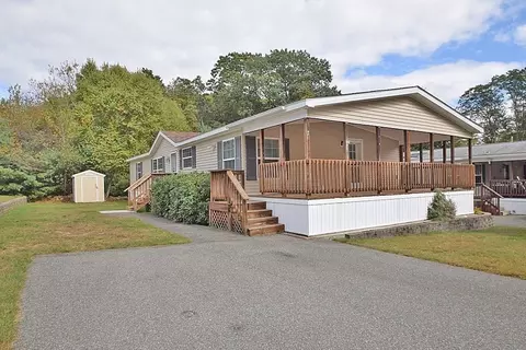 7 Medallion Rd, Holbrook, MA 02343