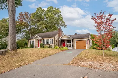 32 Mill St, Agawam, MA 01001