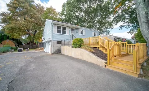 17 Kingman Ave, East Longmeadow, MA 01028