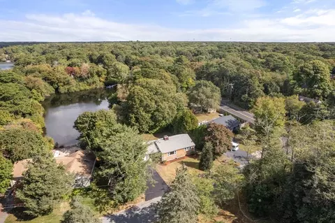 12 Pond St, Barnstable, MA 02632