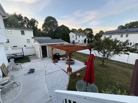 Exterior - 14 Pine Needle Ln, Springfield, MA 01118 photo 6 of 9