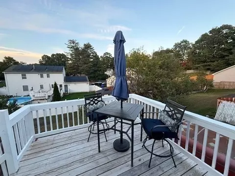Exterior - 14 Pine Needle Ln, Springfield, MA 01118 photo 5 of 9
