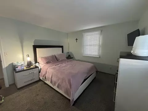 Bedroom - 14 Pine Needle Ln, Springfield, MA 01118 photo 2 of 2