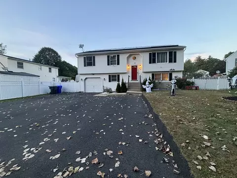 Exterior - 14 Pine Needle Ln, Springfield, MA 01118 photo 4 of 9