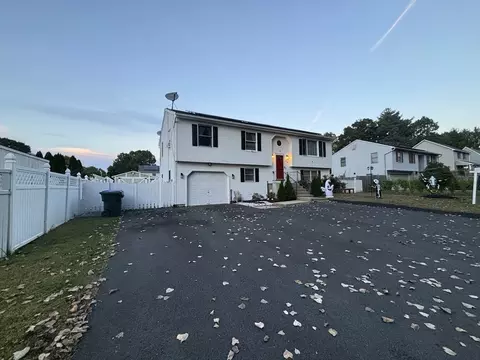 Exterior - 14 Pine Needle Ln, Springfield, MA 01118 photo 3 of 9