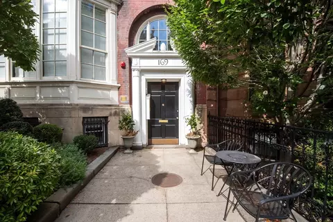 169 Commonwealth Ave #4F, Boston, MA 02116
