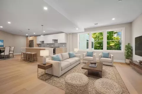 5205 Washington #204R, West Roxbury, MA 02132
