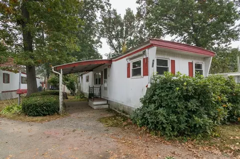 41 Oriole Dr, Chicopee, MA 01020