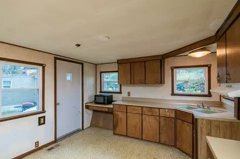 41 Oriole Dr, Chicopee, MA 01020 photo 6