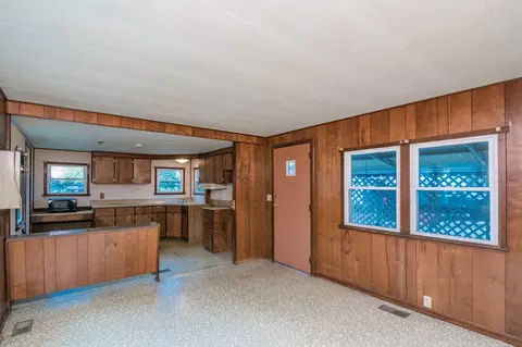 41 Oriole Dr, Chicopee, MA 01020 photo 4