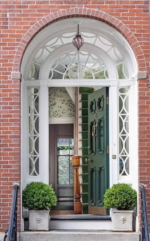 53 Chestnut St, Boston, MA 02108