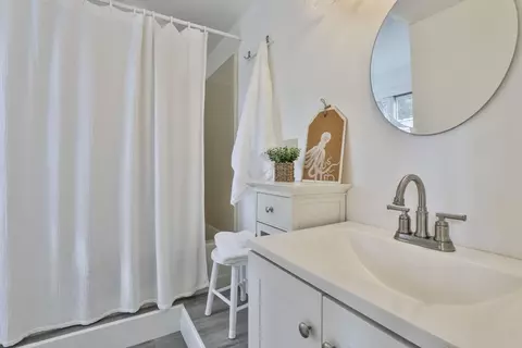 Bath - 1 Wright Way, Ayer, MA 01432 photo 3 of 3