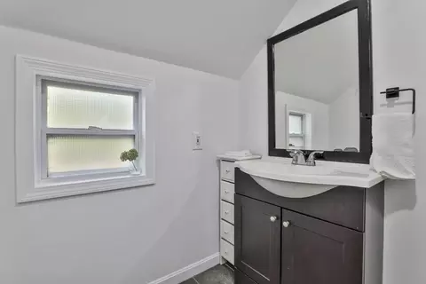 Bath - 1 Wright Way, Ayer, MA 01432 photo 2 of 3