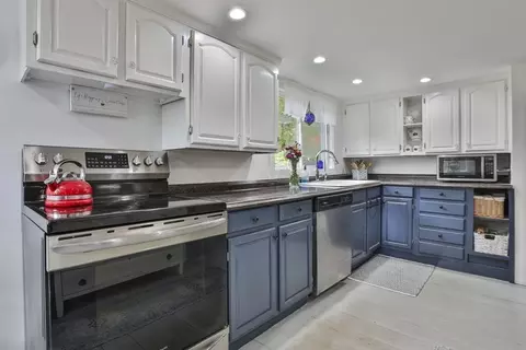 Kitchen - 1 Wright Way, Ayer, MA 01432 photo 4 of 5