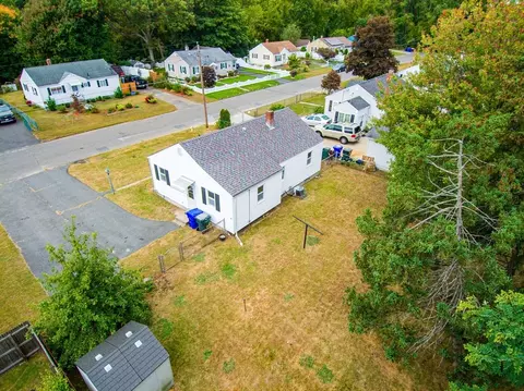29 Suzanne St, Springfield, MA 01104 photo 4