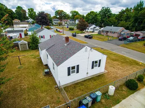 29 Suzanne St, Springfield, MA 01104 photo 5