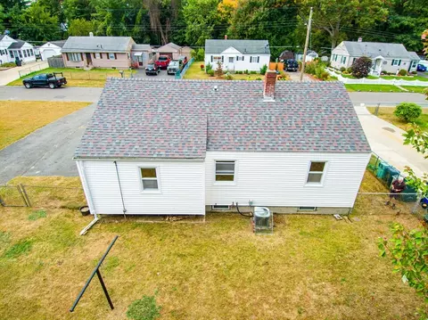 29 Suzanne St, Springfield, MA 01104 photo 3