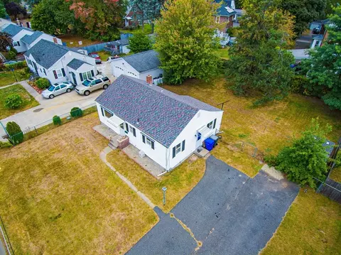 29 Suzanne St, Springfield, MA 01104 photo 9