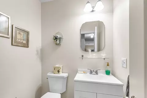 Bath - 297 Christopher Dr, Springfield, MA 01119 photo 3 of 3