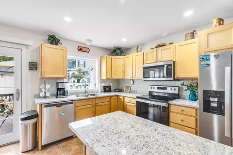 Kitchen - 297 Christopher Dr, Springfield, MA 01119 photo 2 of 3