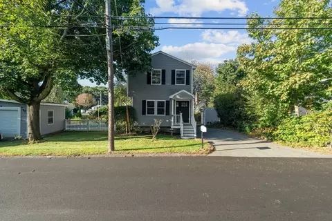13 Oak Ave, Peabody, MA 01960