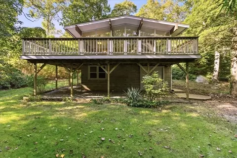 3 F R Lillie Rd, Falmouth, MA 02543